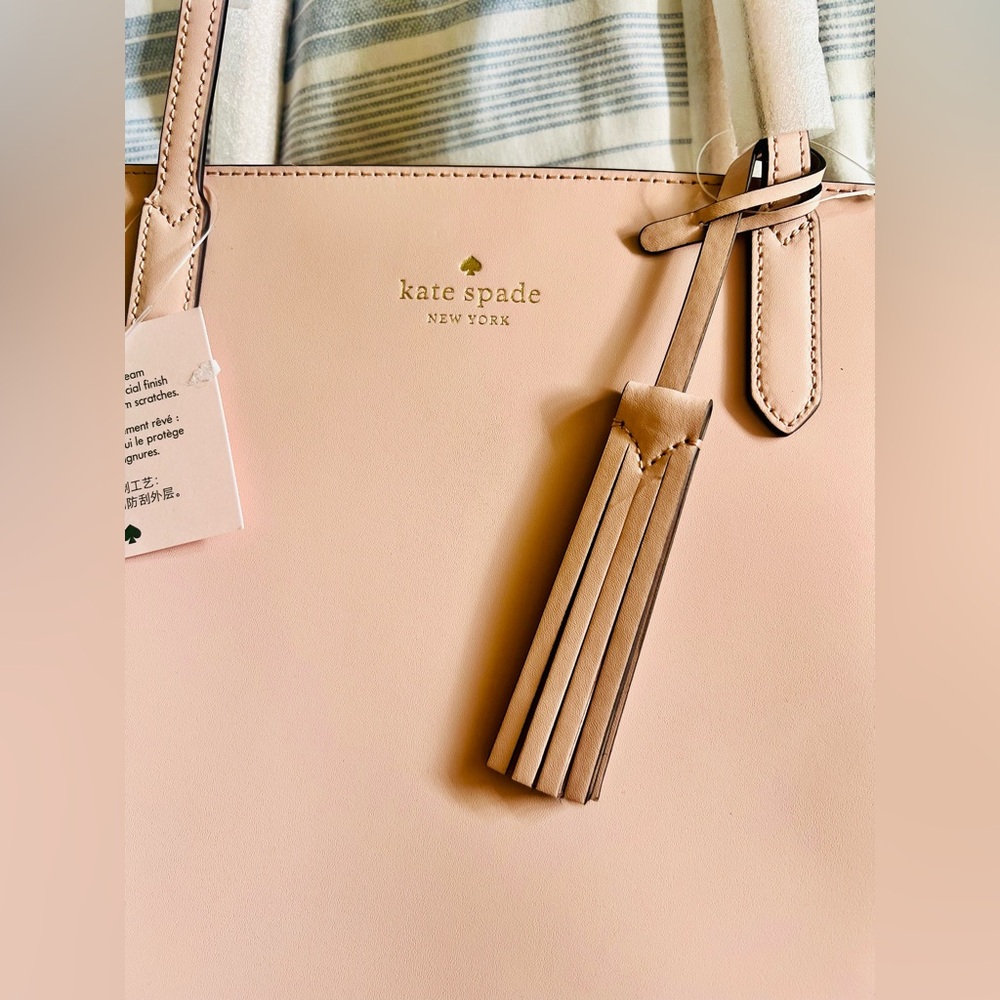 NEW Kate Spade tote. Gift ready, perfect for any outfit. - Picture 6 of 9